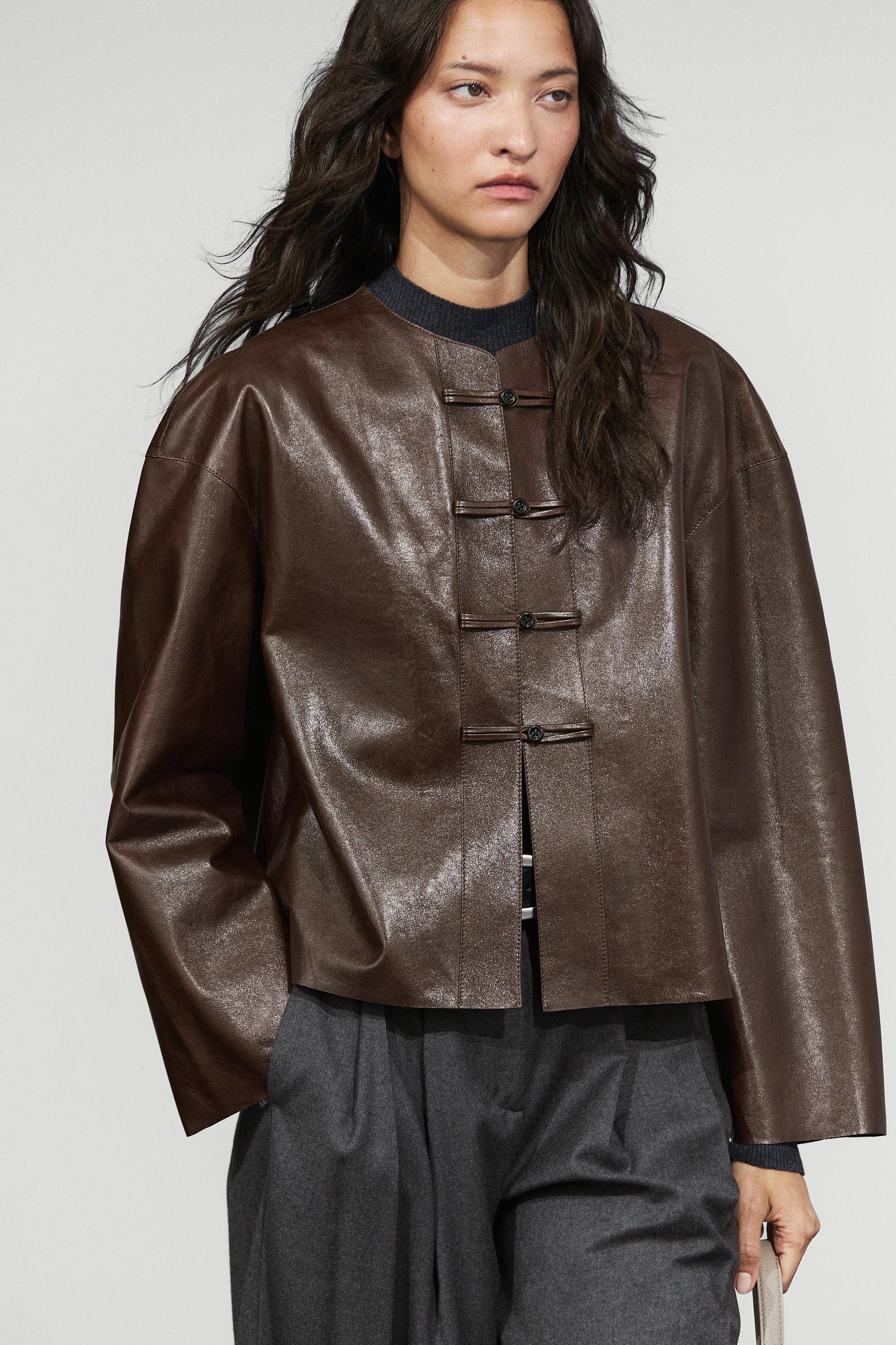 Veste en cuir nappa à brandebourgs